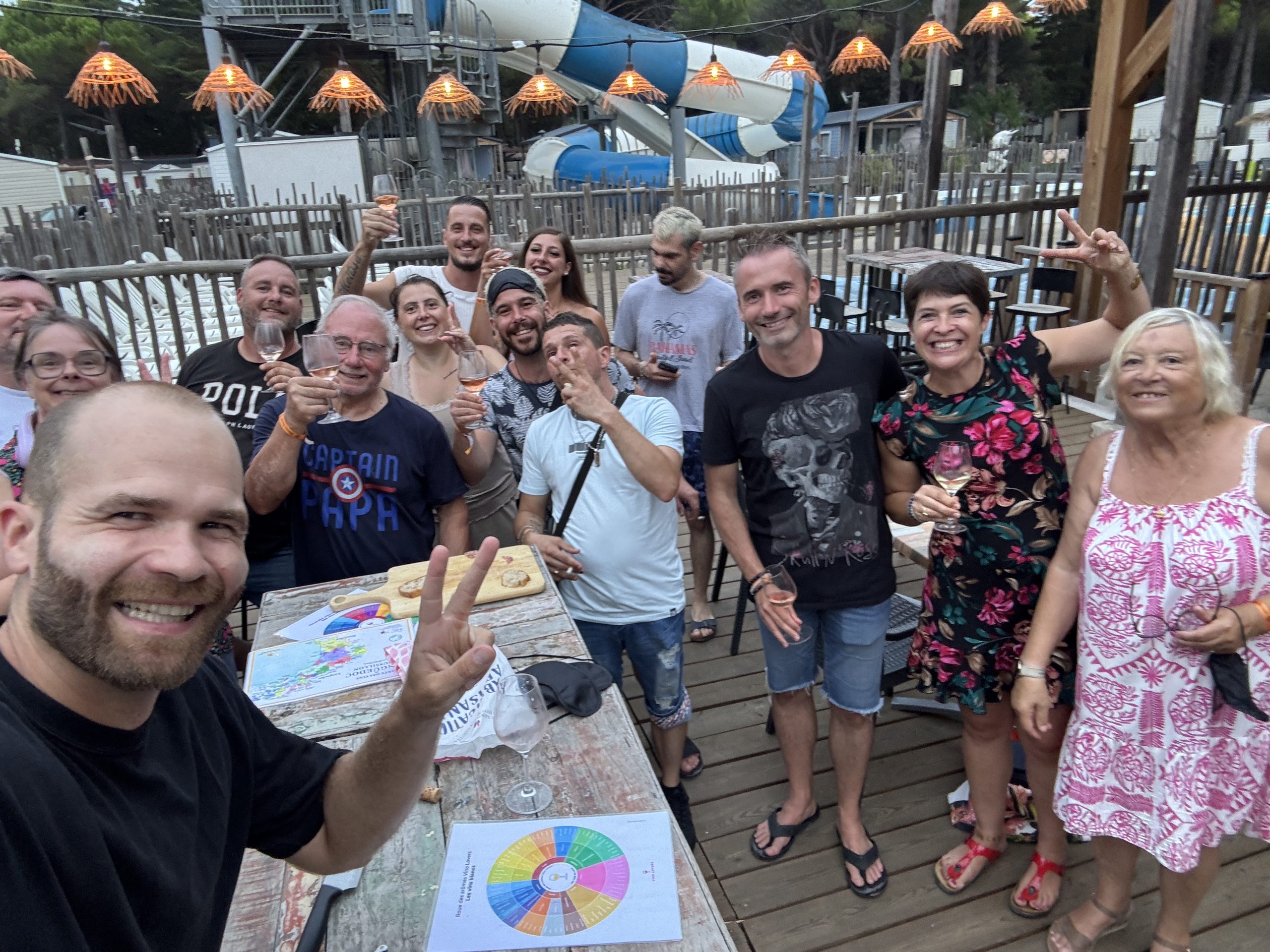 Soirée entre amis animée par Caviste Nomade, dégustation de vin conviviale